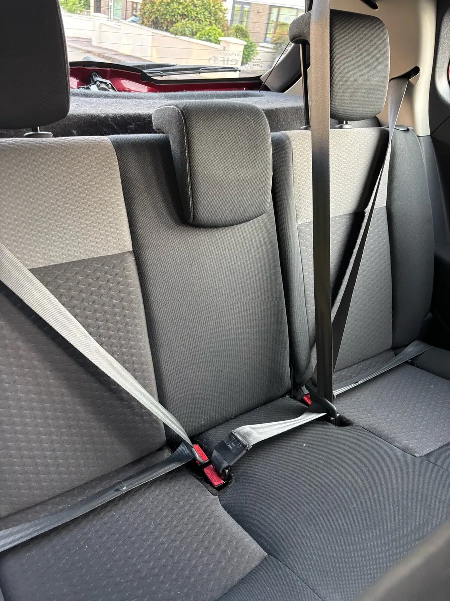 Car - Image 3