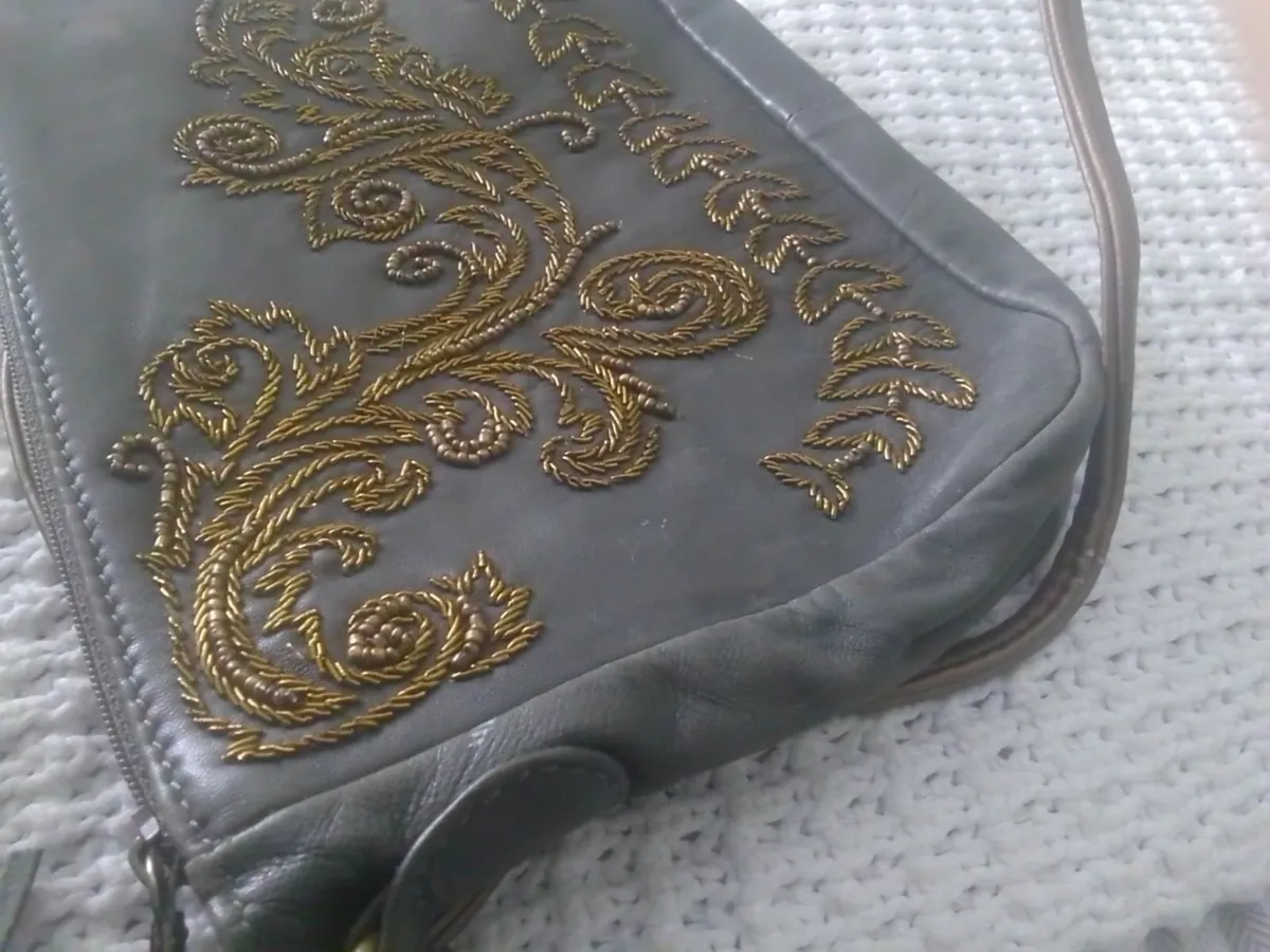 VINTAGE BIBA GREEN LEATHER BEADED BAG - Image 4