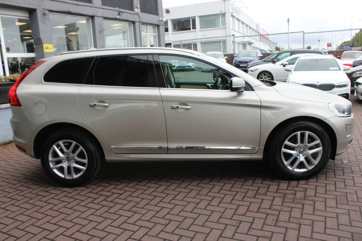 VOLVO XC60 2.0D4 SE LUXURY PLUS 5DR ESTATE AUTO - Image 3