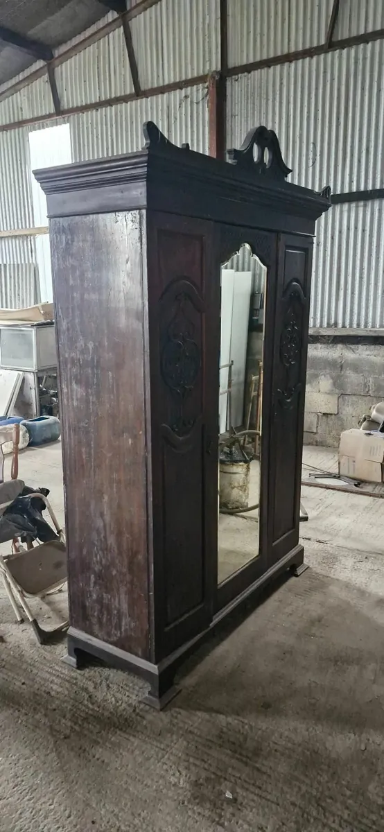 Antique wardrobe - Image 1