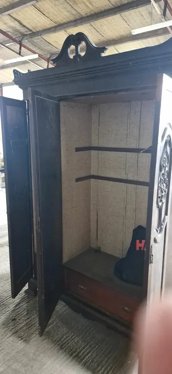 Antique wardrobe - Image 2