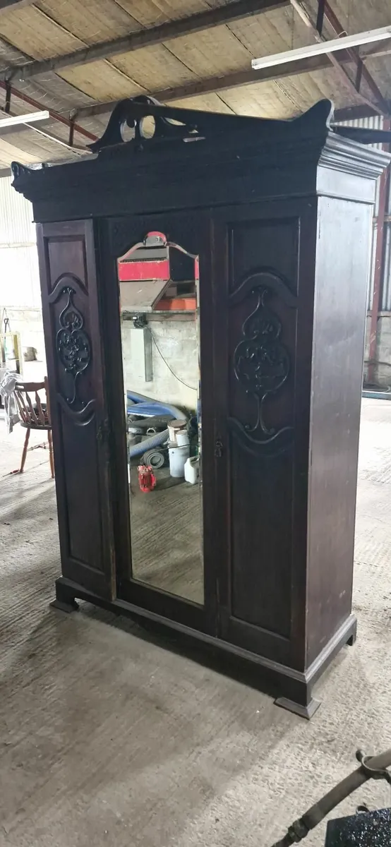 Antique wardrobe - Image 3