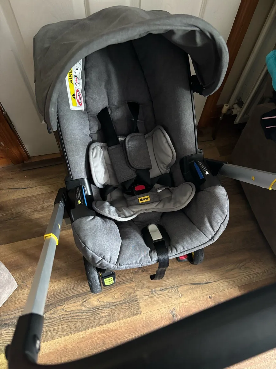 Doona carseat/stroller - Image 1