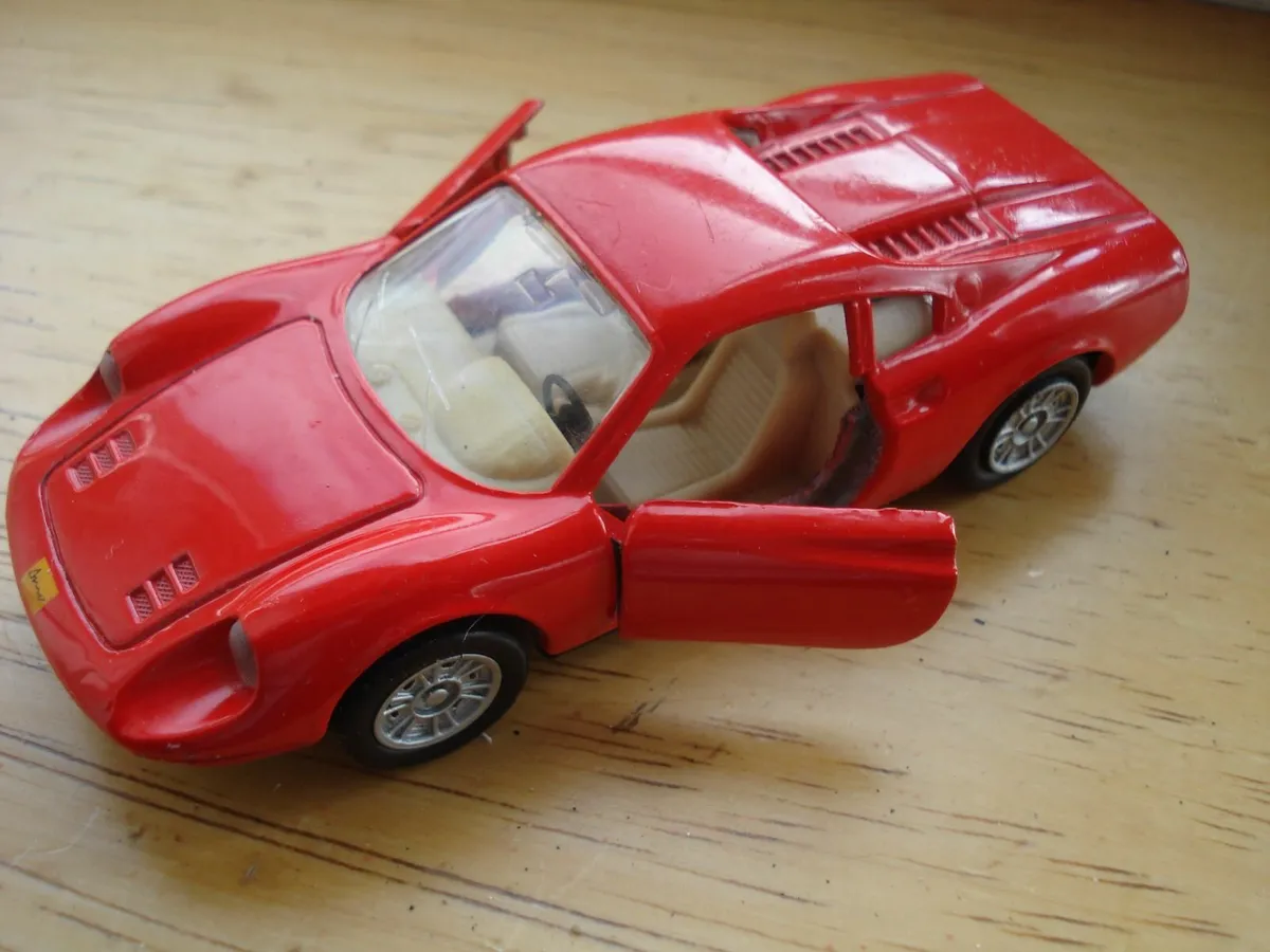 FERRARI COLLECTOR ITEMS. - Image 2