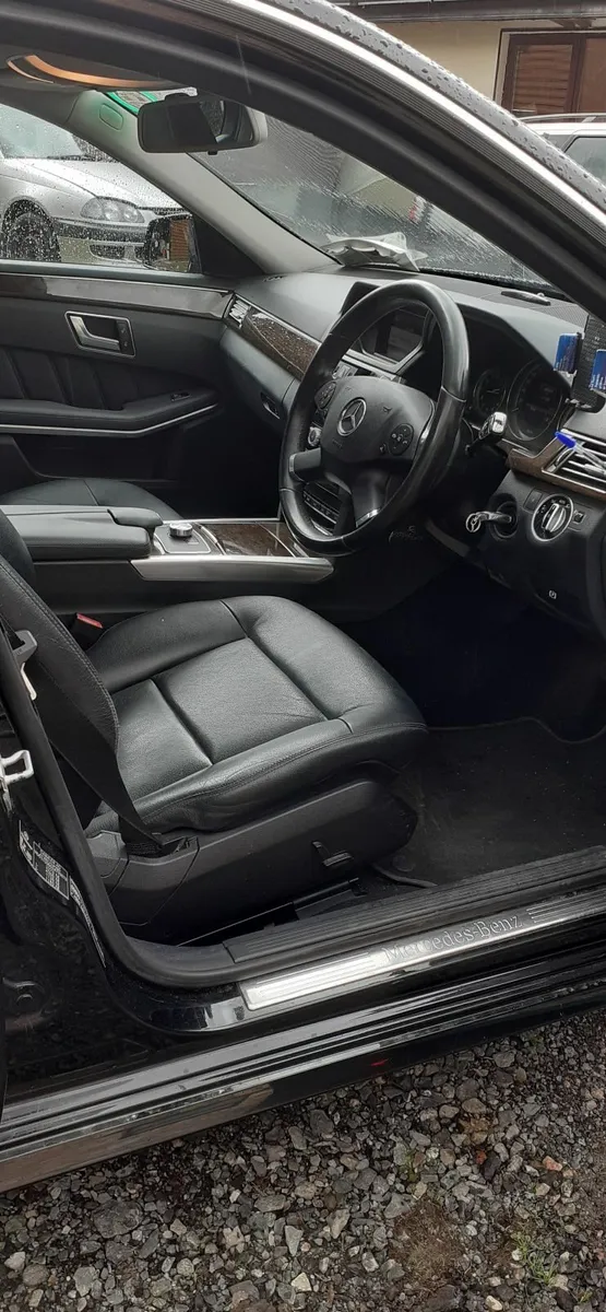 Mercedes-Benz E-Class 2013 - Image 2