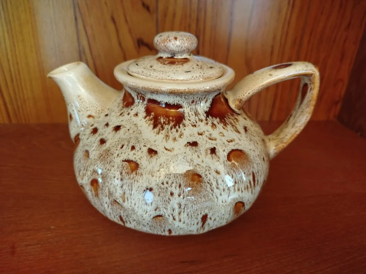 Fosters Honeycomb Delph Pottery - Image 4