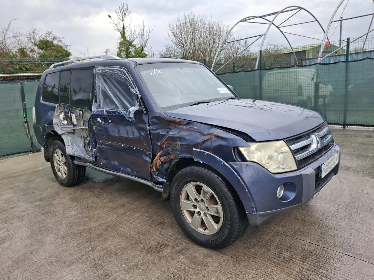 2007 Mitsubishi Pajero  3.2 Diesel Commercial - Image 2