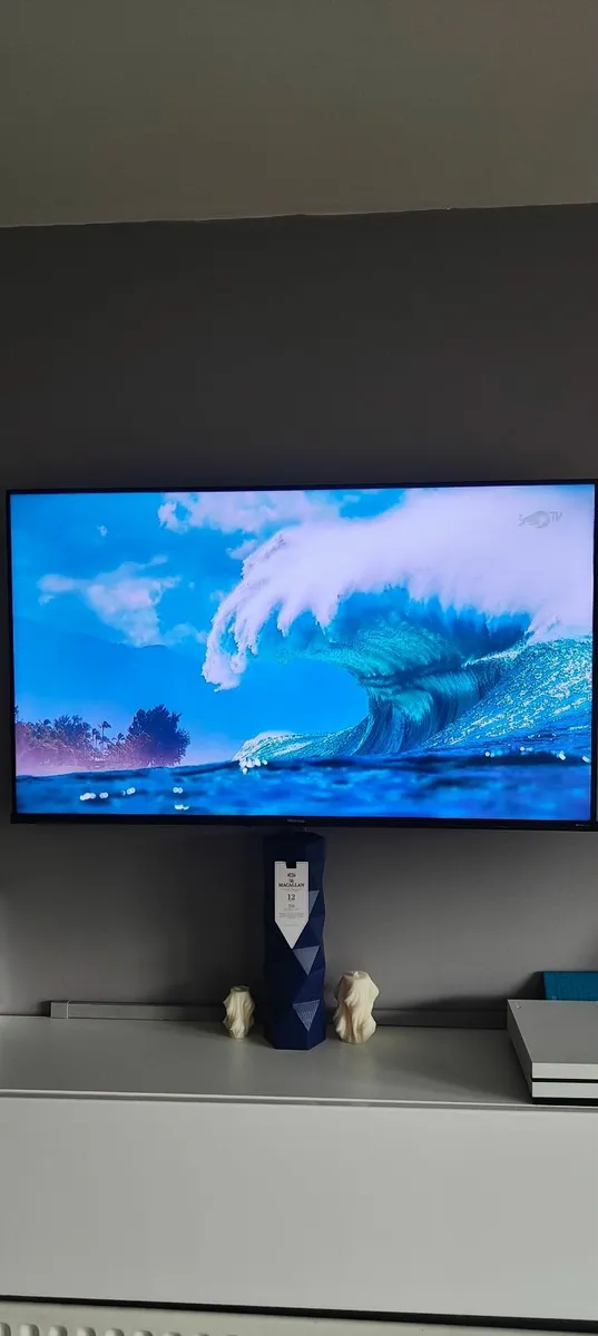 45 inch Hisense - Image 1