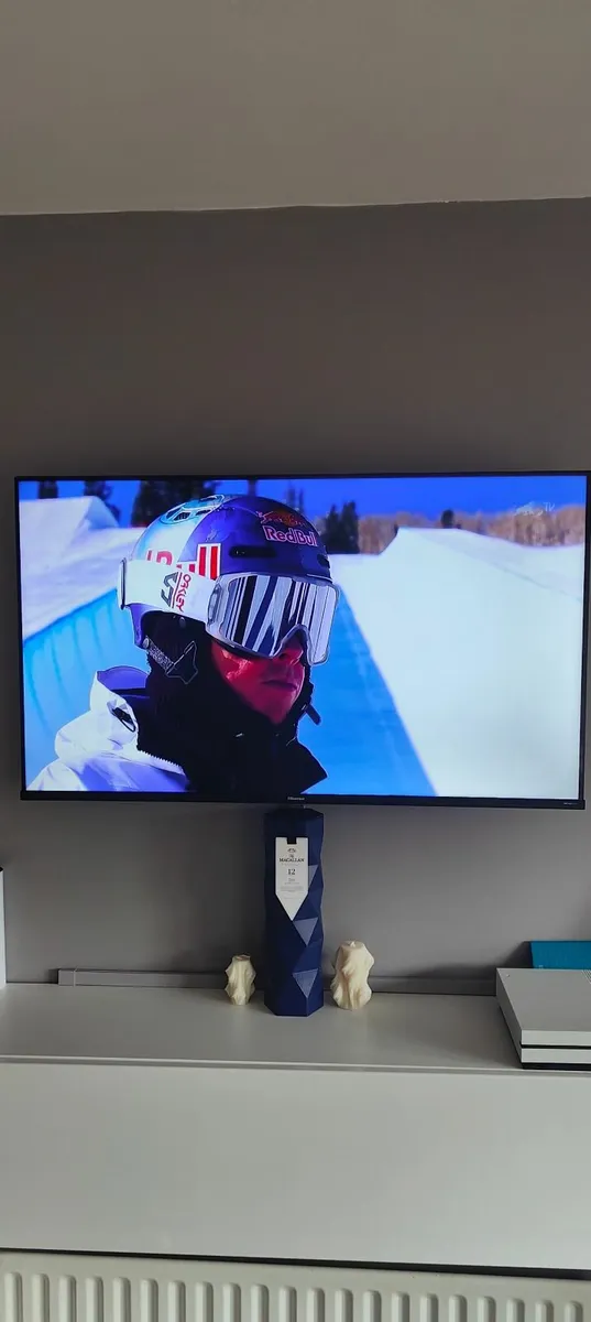 45 inch Hisense - Image 2