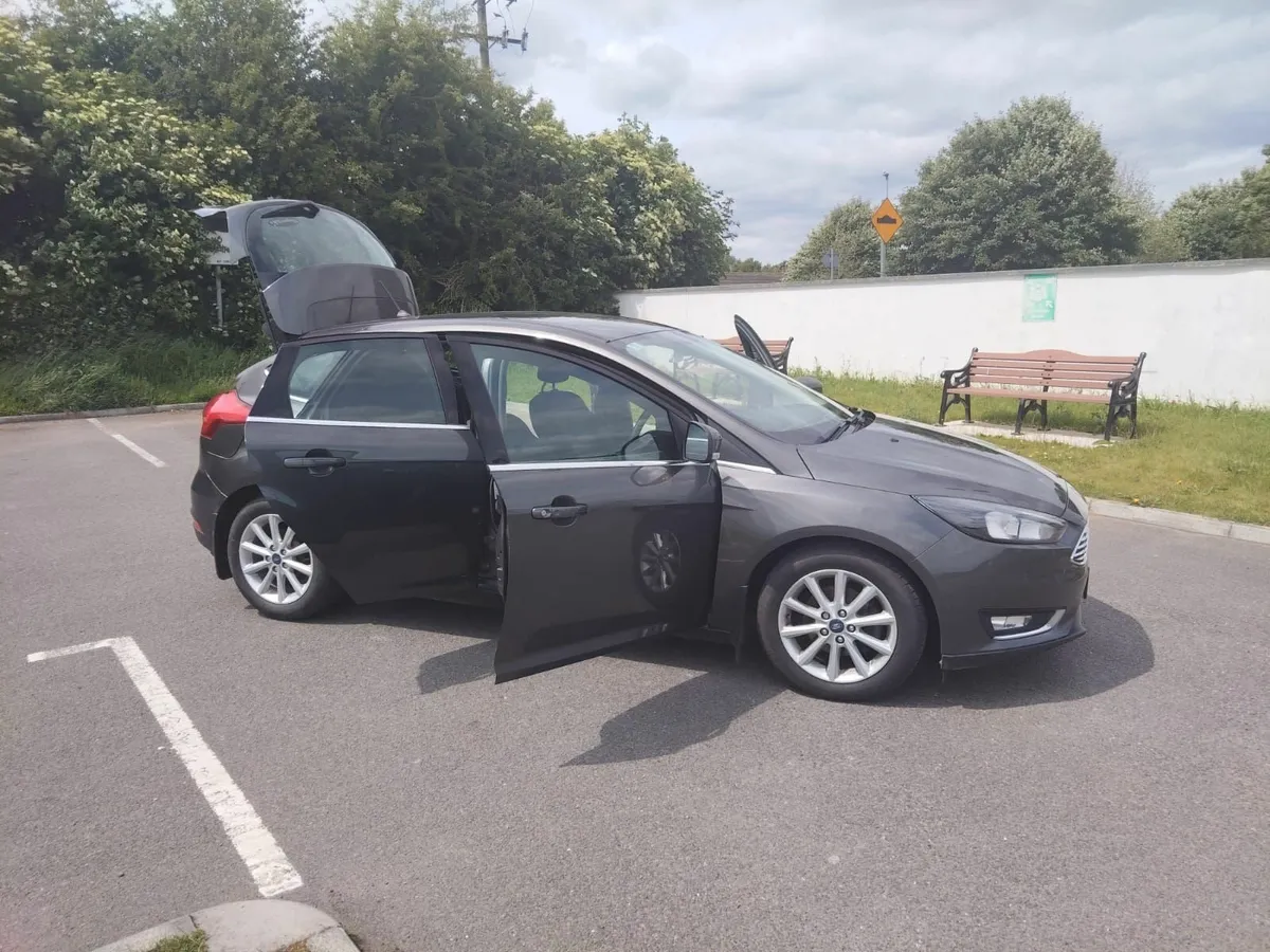 Ford Focus 2018 - Image 2