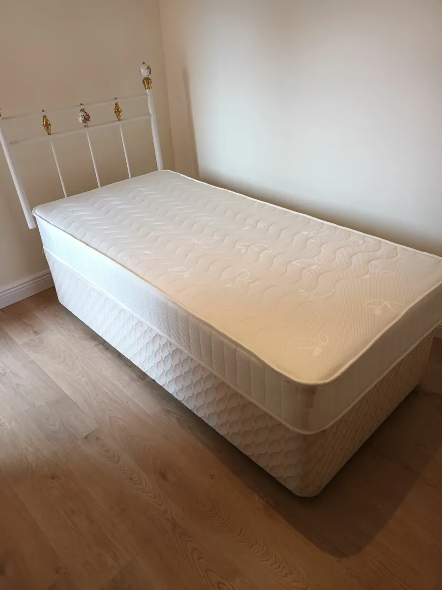 Single bed - Image 2