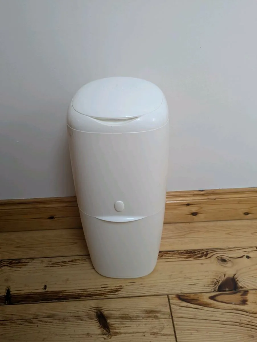 Nappy bin, baby bath, baby bath seat - Image 1