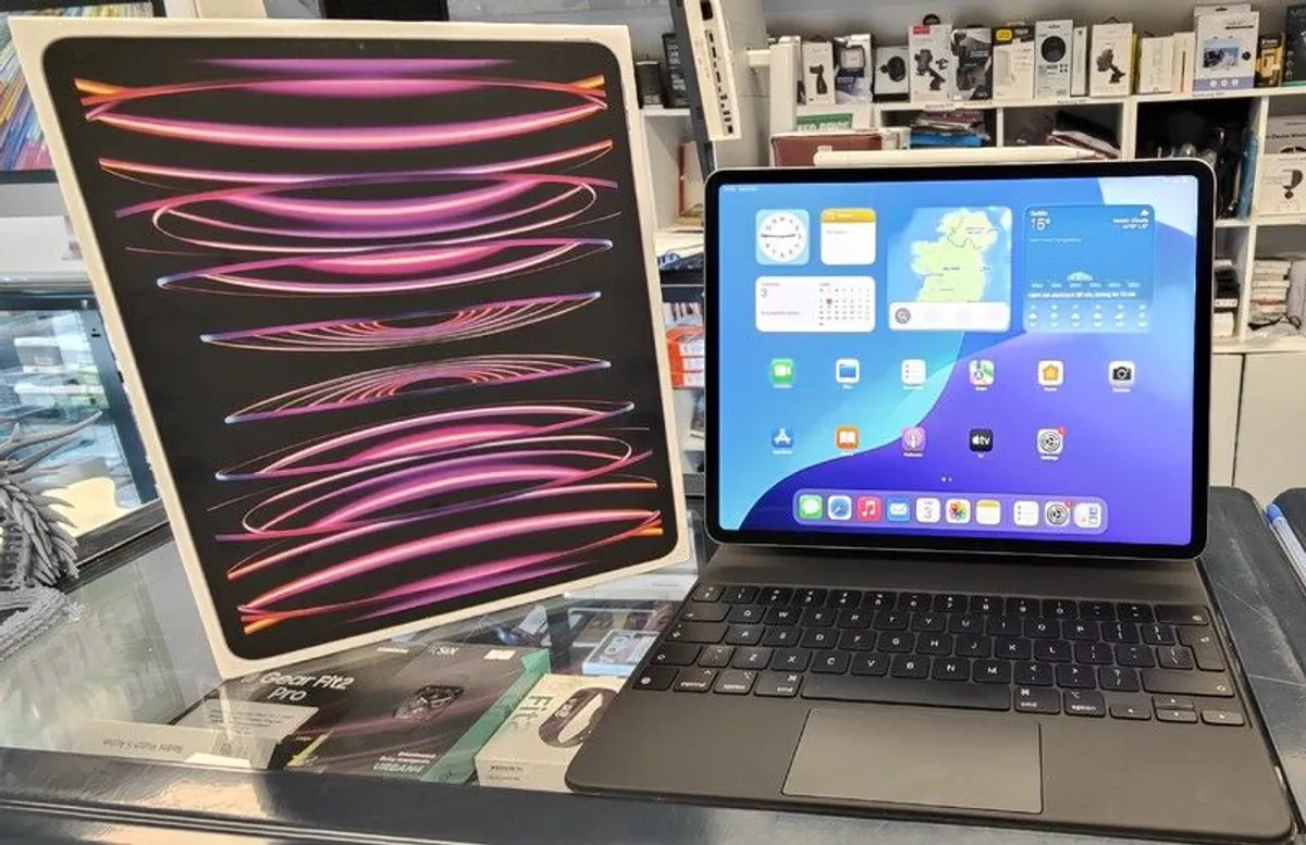Apple iPad Pro 2022 M2 6th Gen 12.9 inch 128GB  Space Gray + Original Cover + Original Apple Pen - Image 3