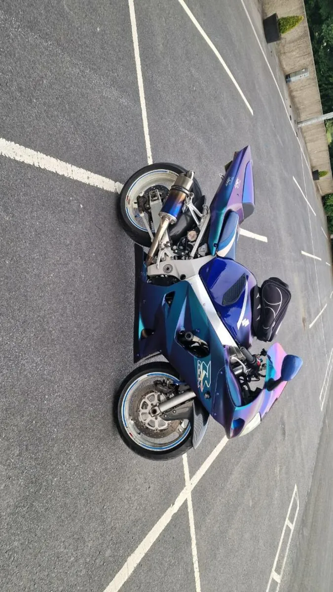 Suzuki gsxr 600 - Image 2