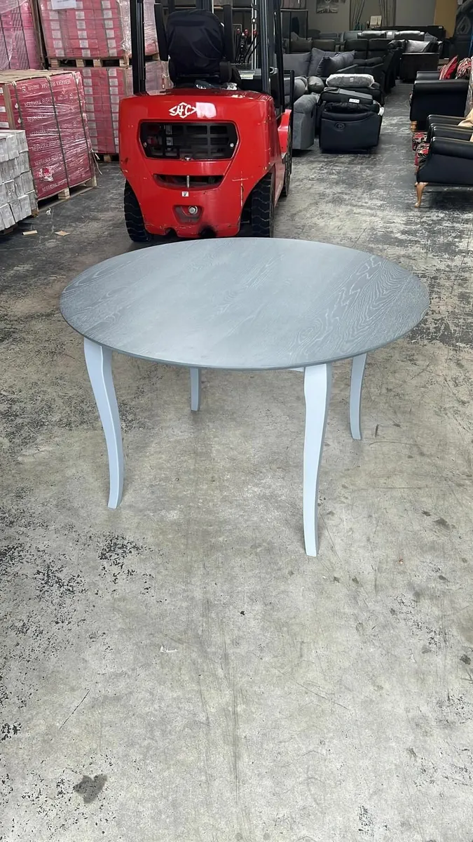 Round 4ft table with 4 chairs NEW - Image 2