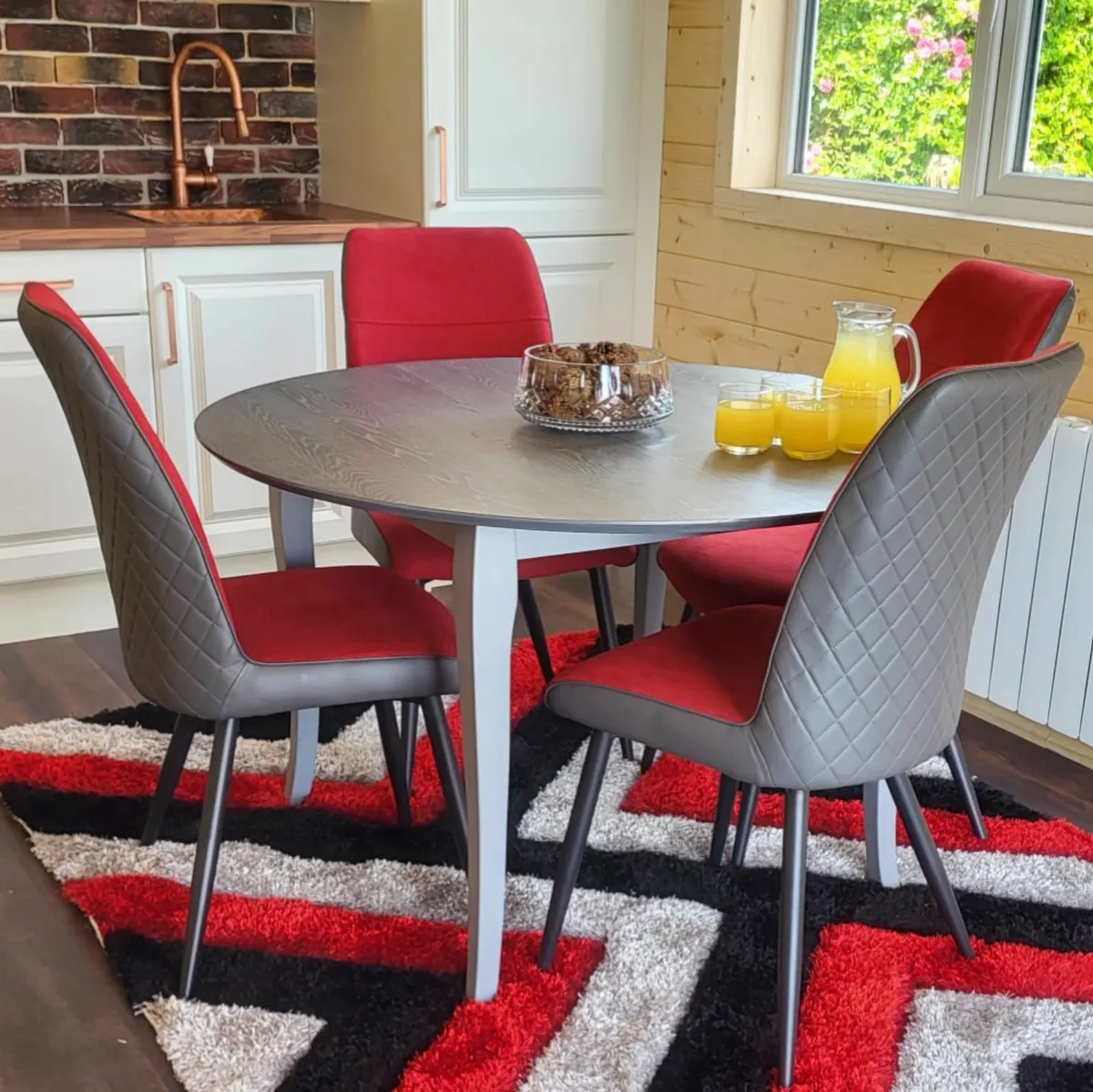 Round 4ft table with 4 chairs NEW - Image 3