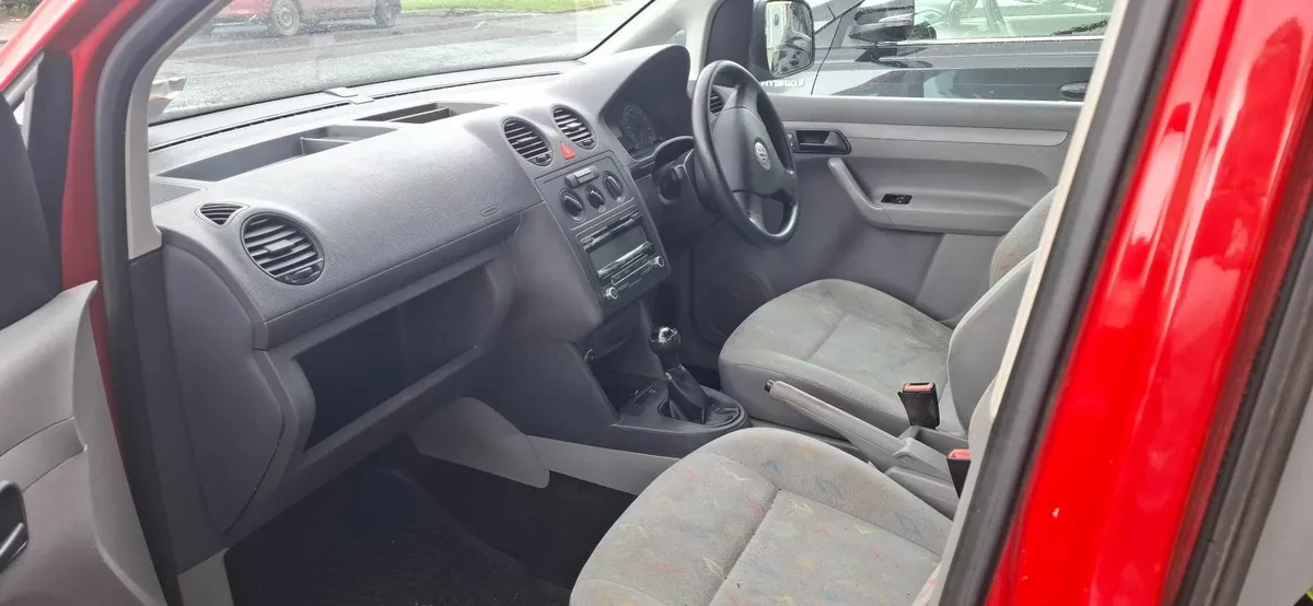 Volkswagen Caddy 2010 - Image 2