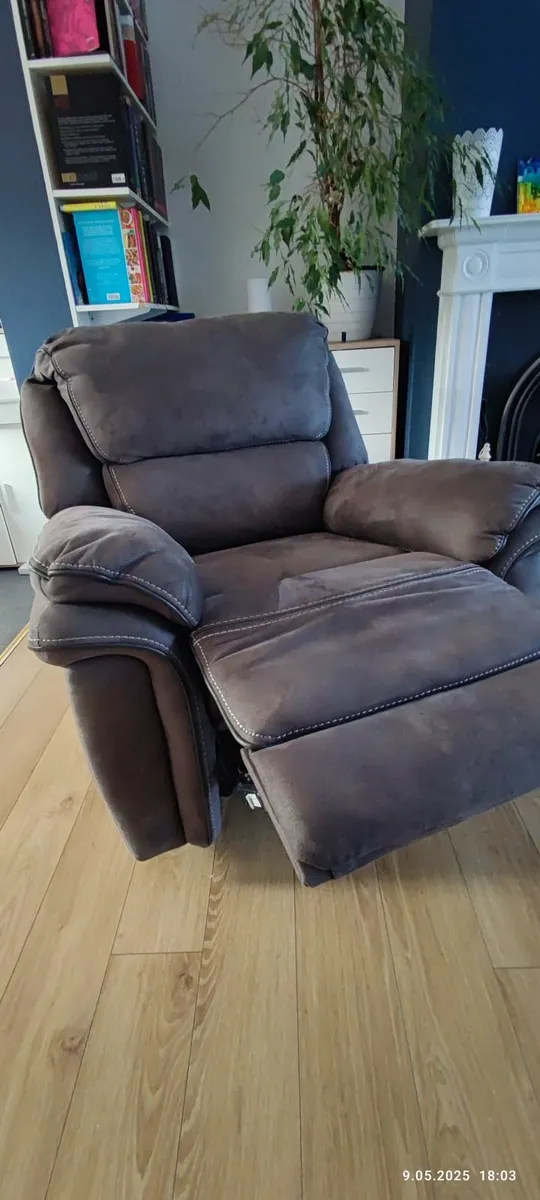 Relax in Style – Reclining Sofa & 2 Armchairs Set - Image 2