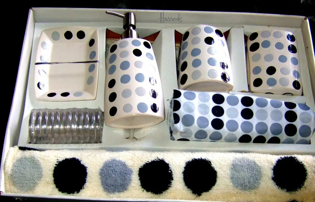 BNIB Bathroom Set - Image 1