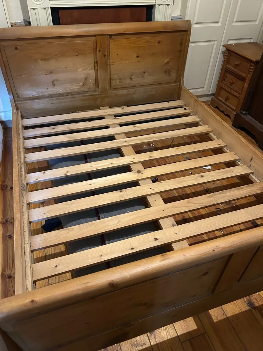 King size sleigh bed and lockers - Image 2