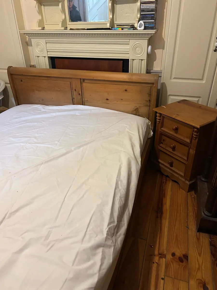 King size sleigh bed and lockers - Image 3