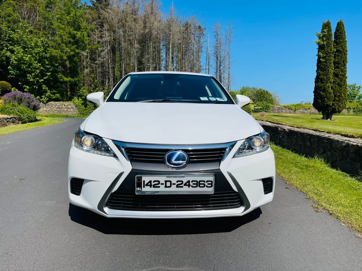 Lexus ct200h for sale. Perfect car for new drivers - Image 2