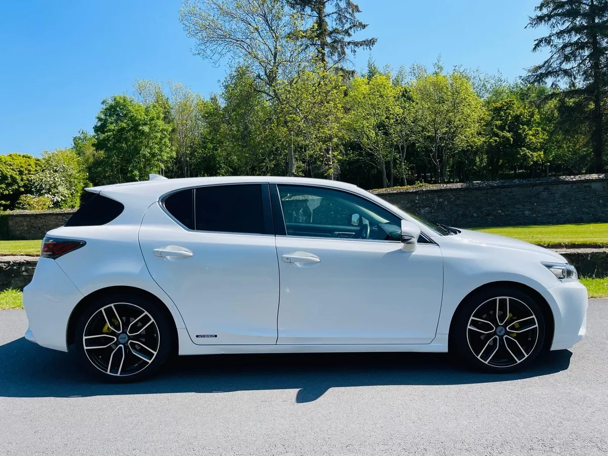 Lexus ct200h for sale. Perfect car for new drivers - Image 1