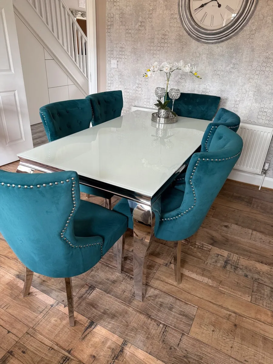 Kitchen table & six chairs - Image 3