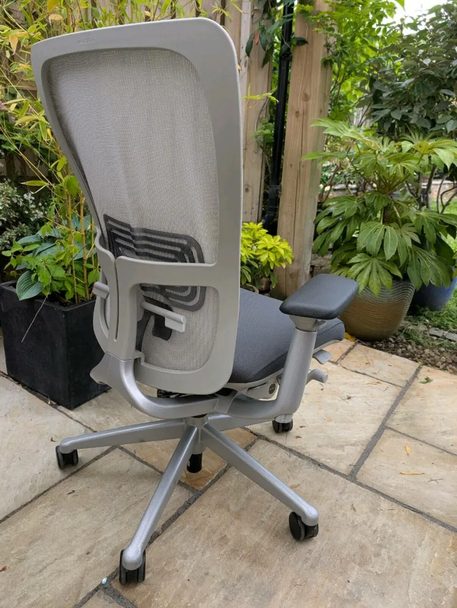 Ergonomic office chair - Image 4
