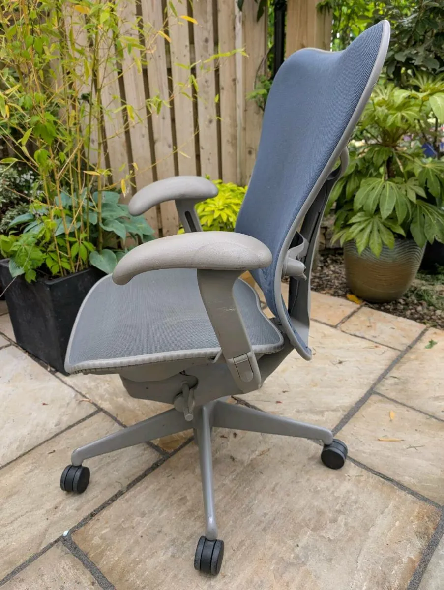 Ergonomic office chair - Image 4