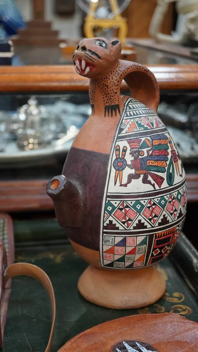 🔸 Trick Ceramic Vessel – Cusco, Peru (1994) - Image 4