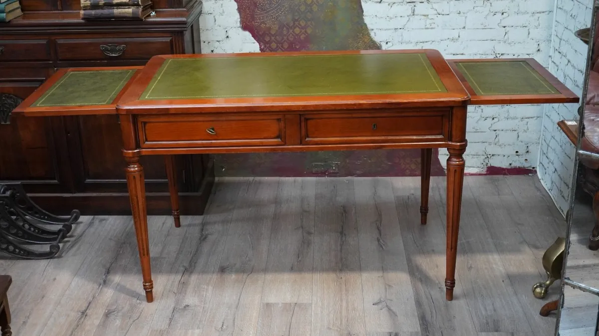 🪑 Elegant Italian Writing Desk by Morelato - Image 2