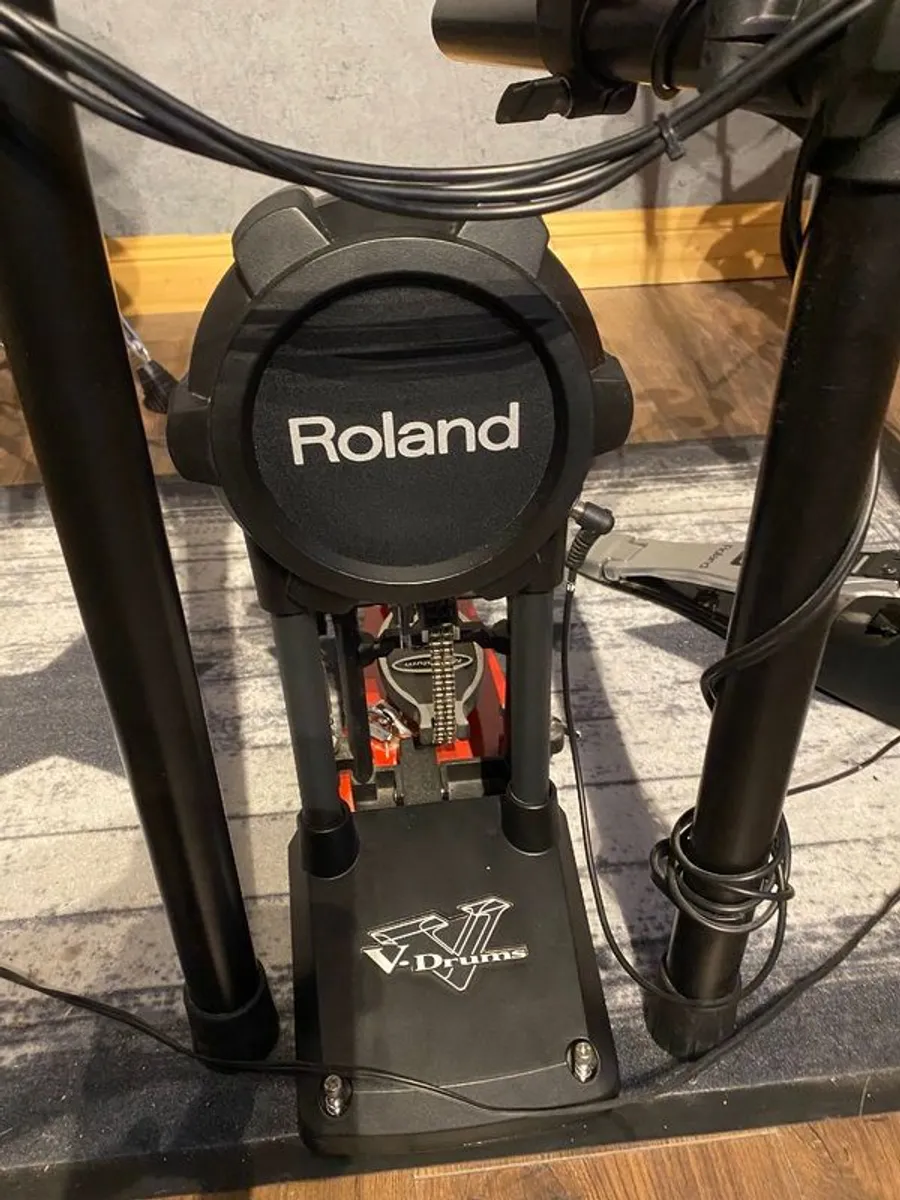 Roland TD-11 vdrum electronic drum set with mesh snare pad - Image 2
