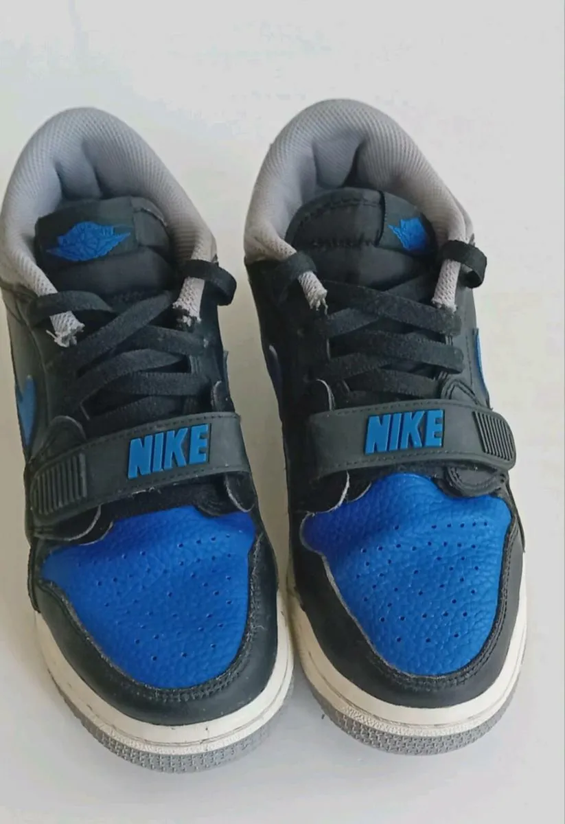 Boys Nike Jordans 4.5 - Image 1