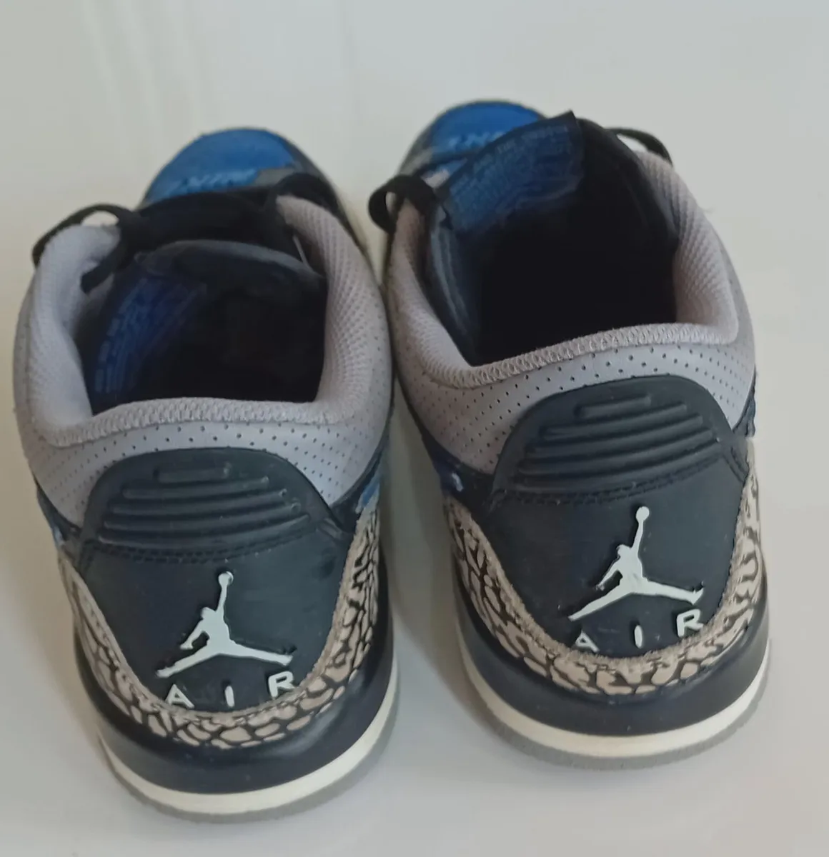 Boys Nike Jordans 4.5 - Image 4