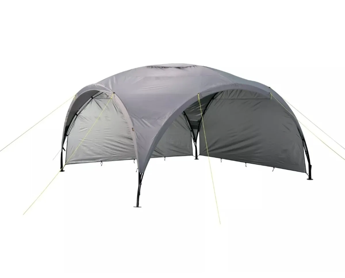Halfords Outdoor Shelter with two sides - Image 1
