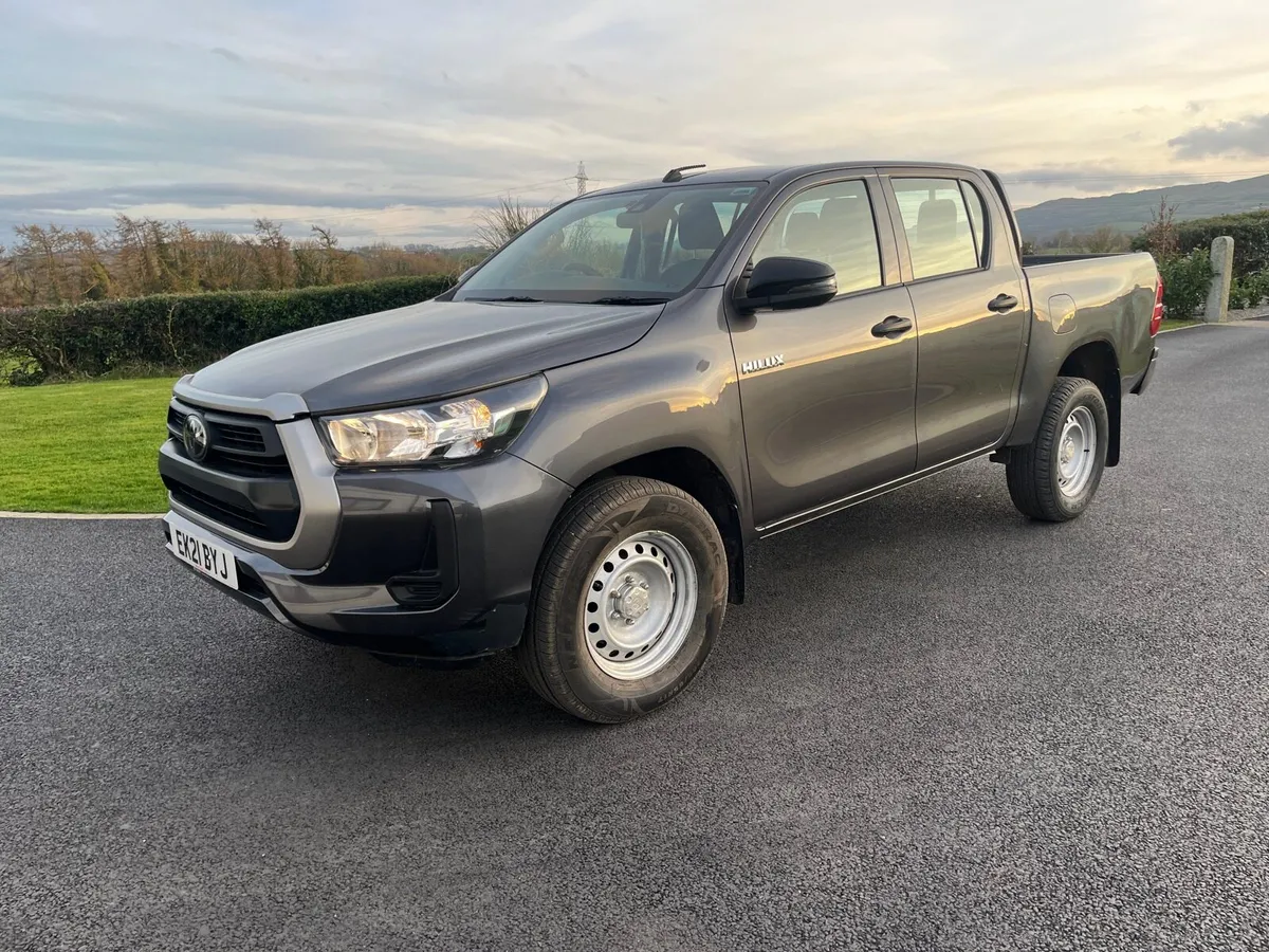 2021 TOYOTA HILUX - Image 1