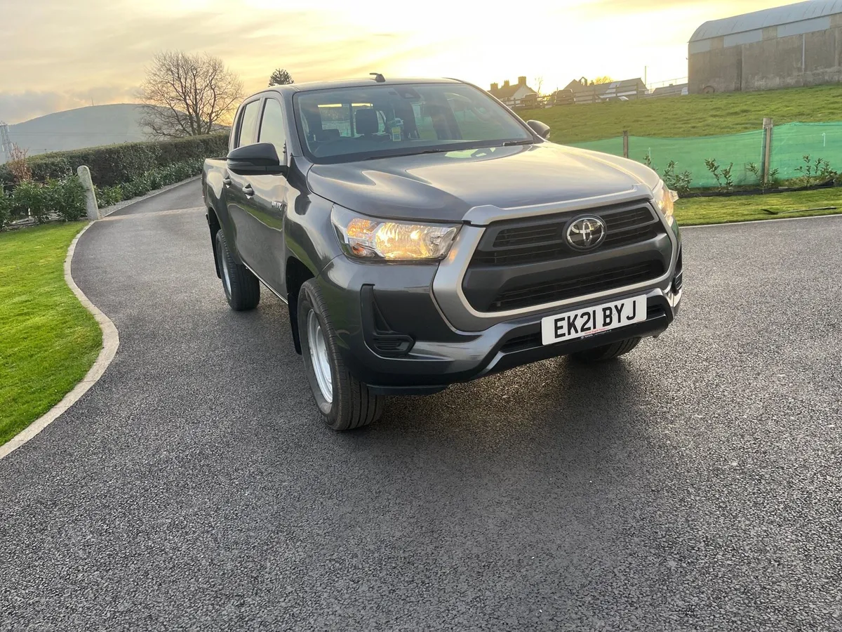 2021 TOYOTA HILUX - Image 2