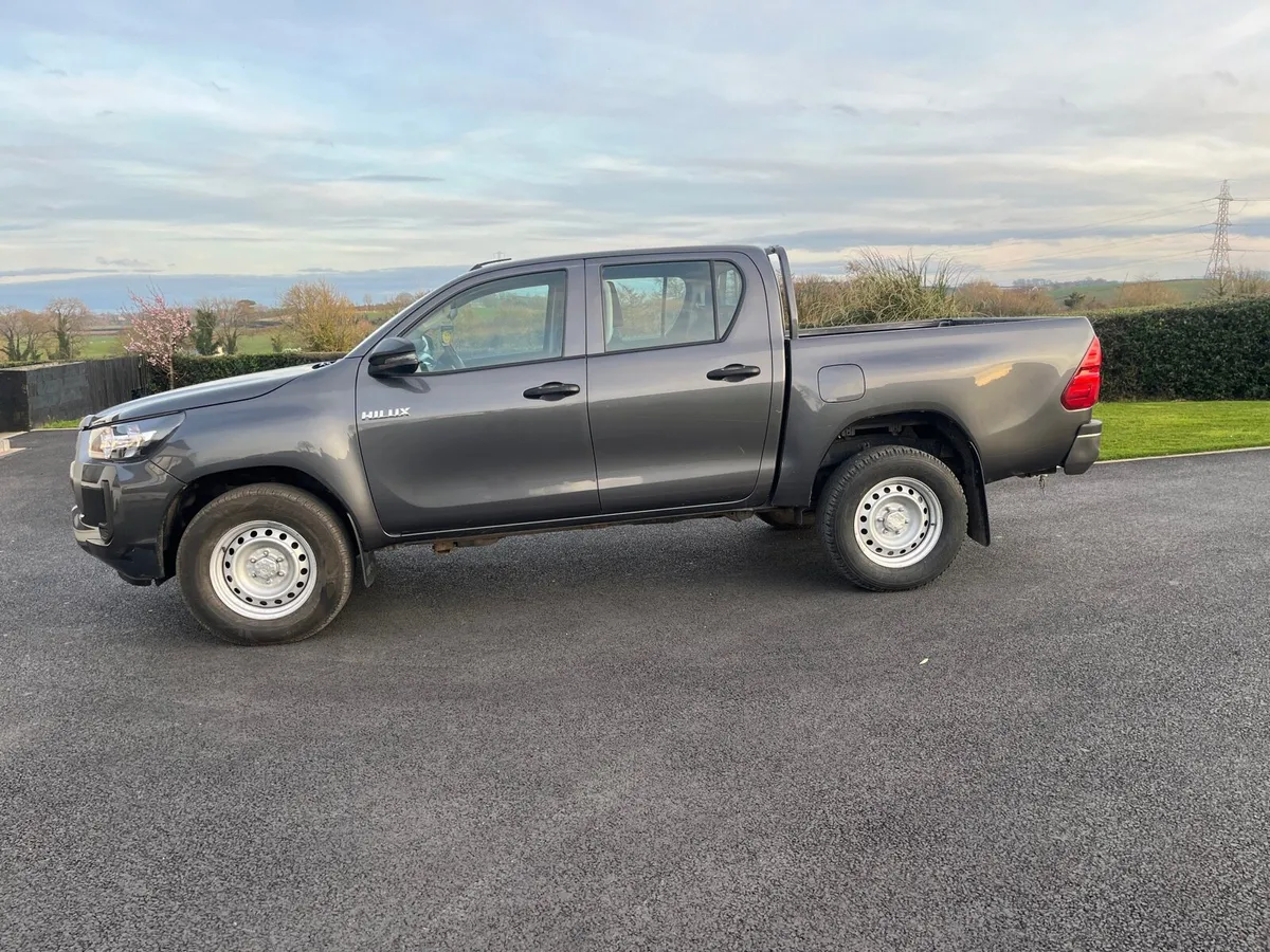 2021 TOYOTA HILUX - Image 4