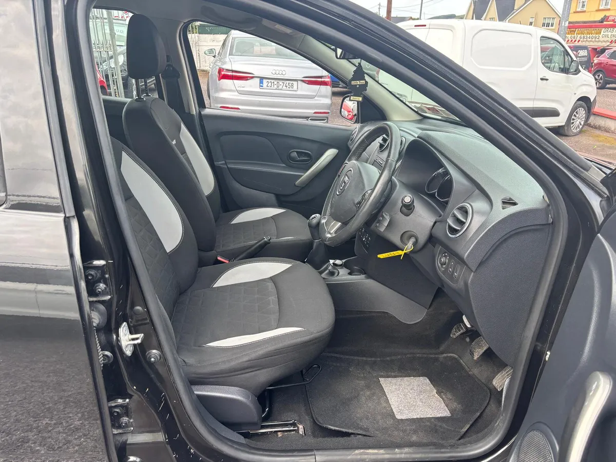 Dacia Sandero Stepway 2015  PETROL - Image 4