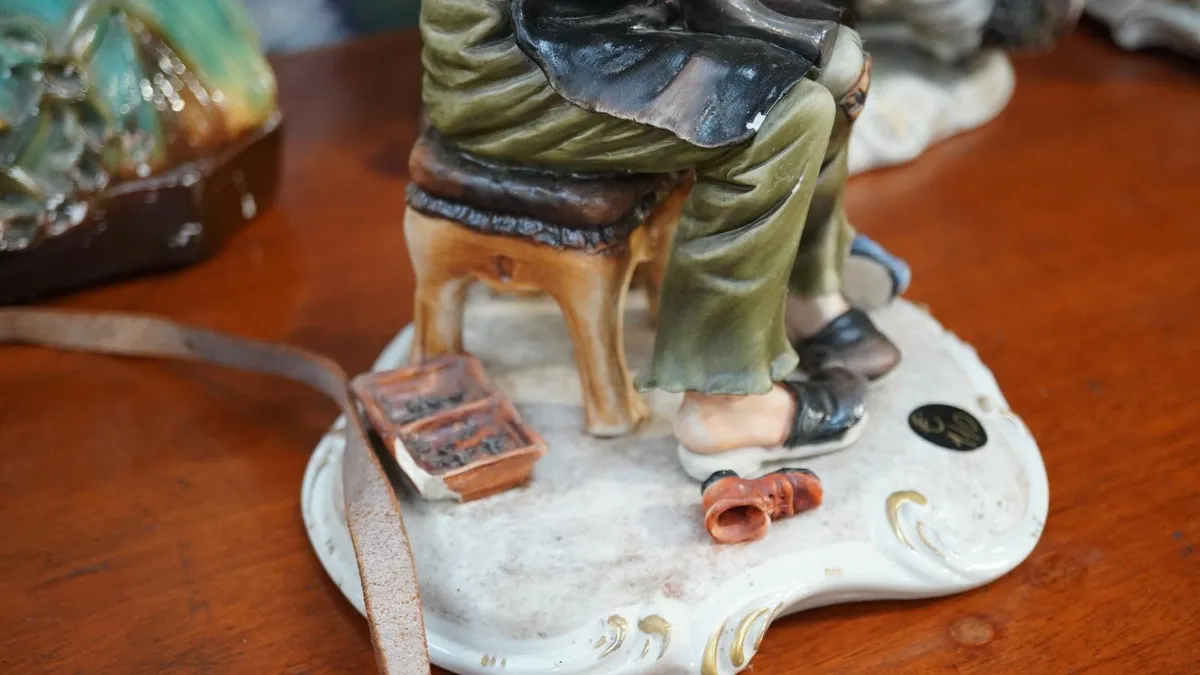 🧑‍🎨 Porcelain Figurine – Shoemaker at Work - Image 3