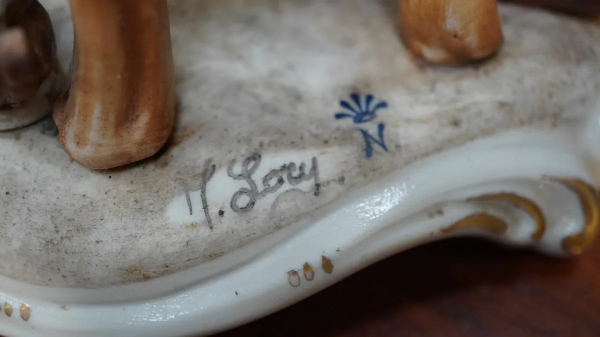🧑‍🎨 Porcelain Figurine – Shoemaker at Work - Image 4