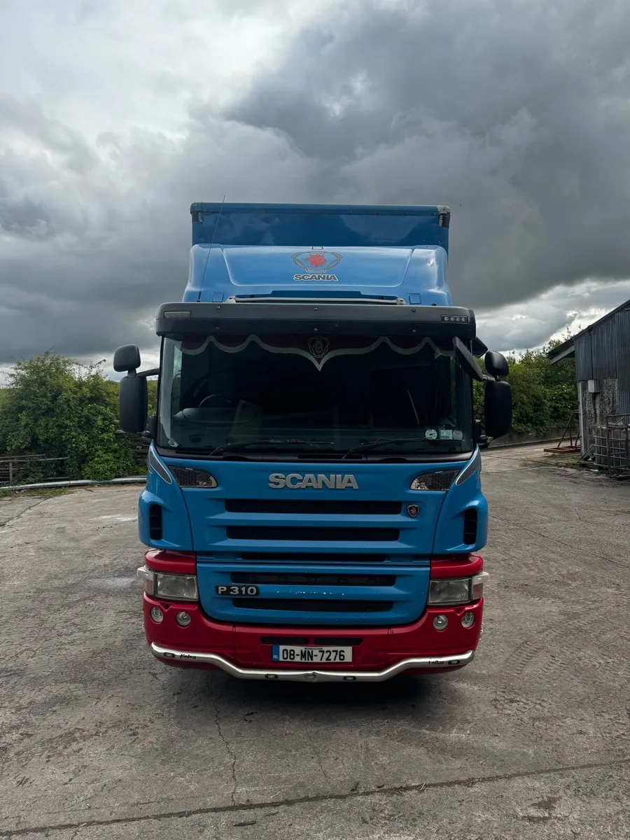 2008 Scania P310 6x2 curtainsider - Image 2