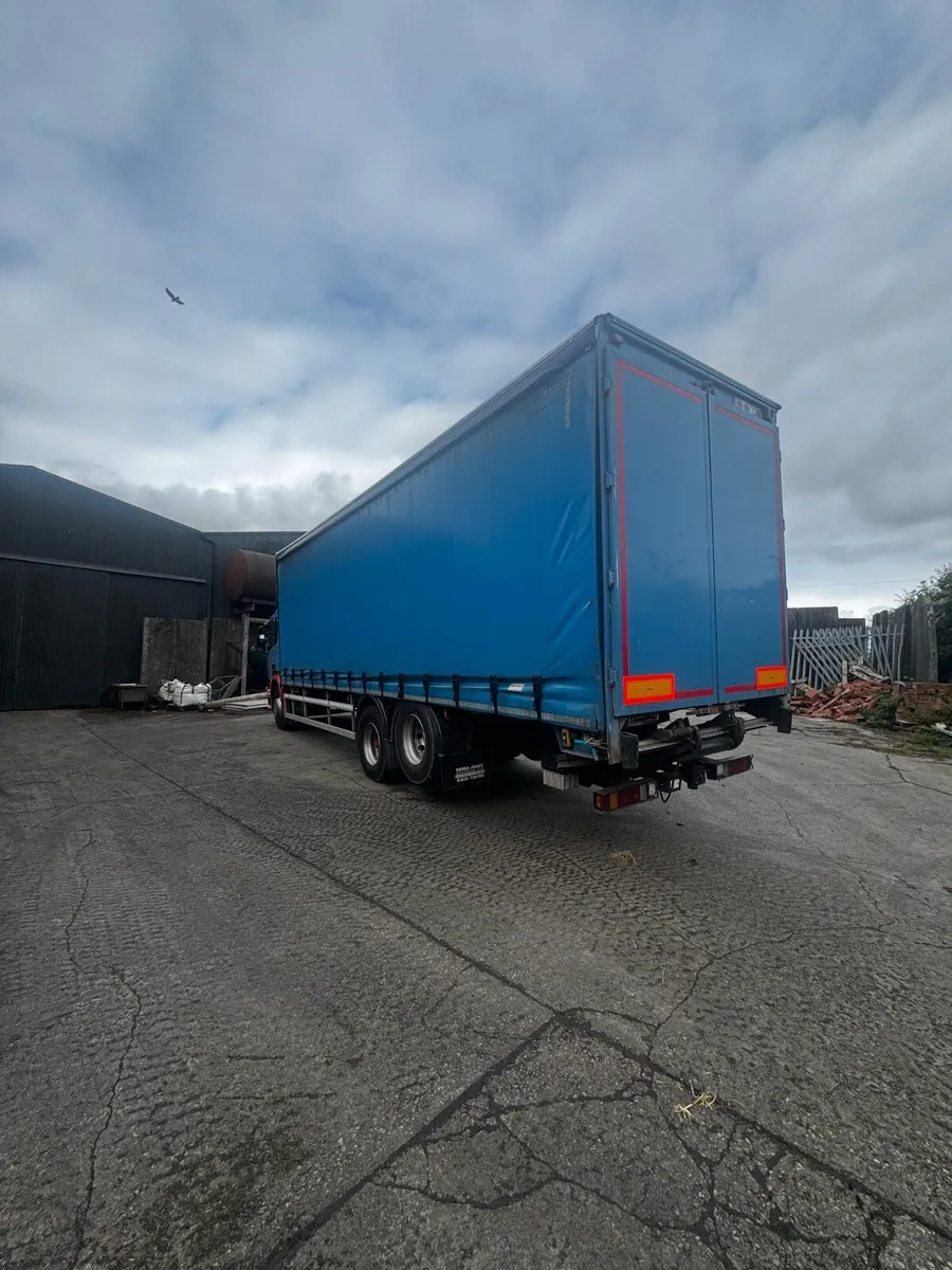2008 Scania P310 6x2 curtainsider - Image 4