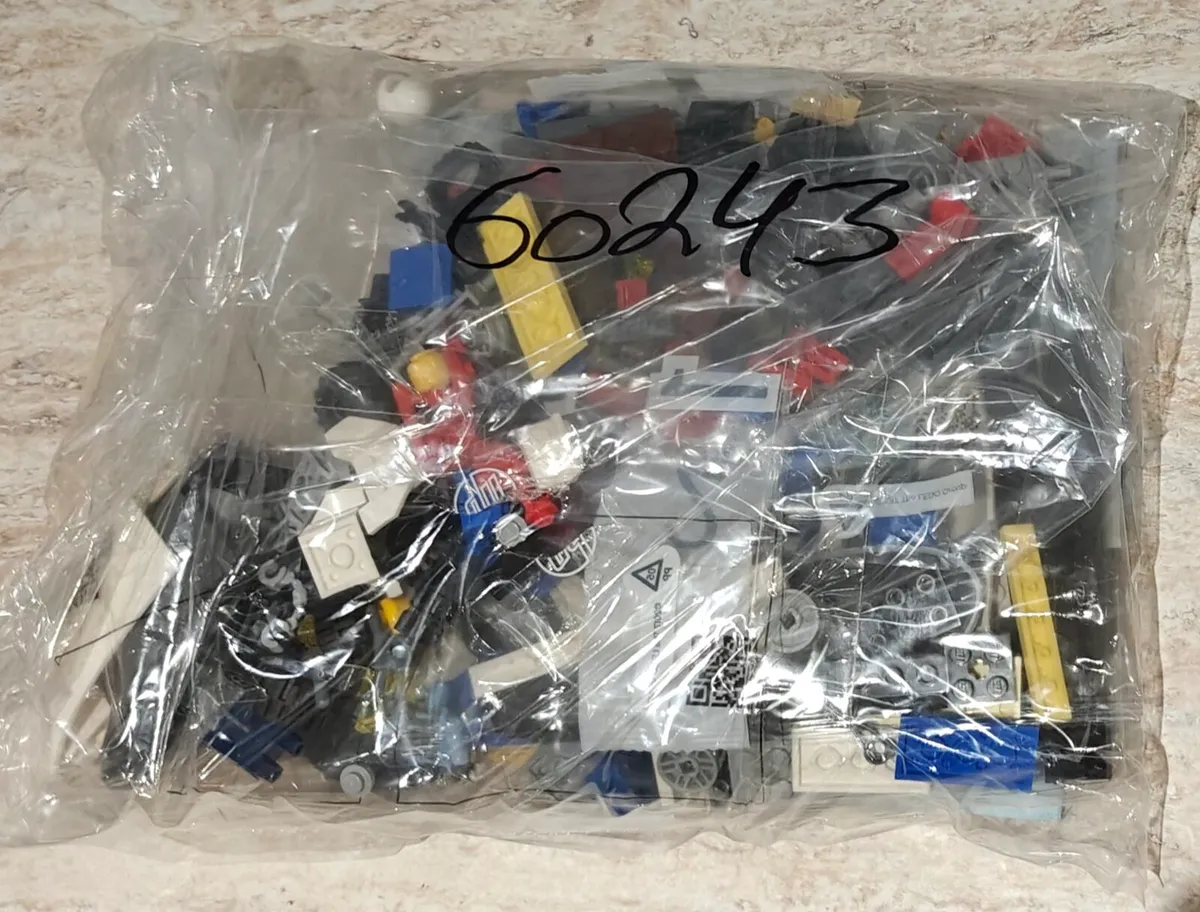 60243 Retired LEGO City Police Helicopter Chase - Image 3