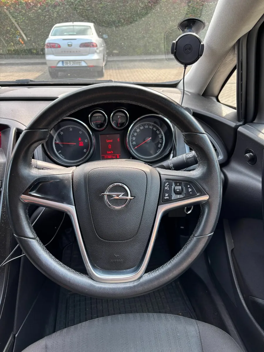 Opel Astra 2012 1.3L Diesel - Image 4