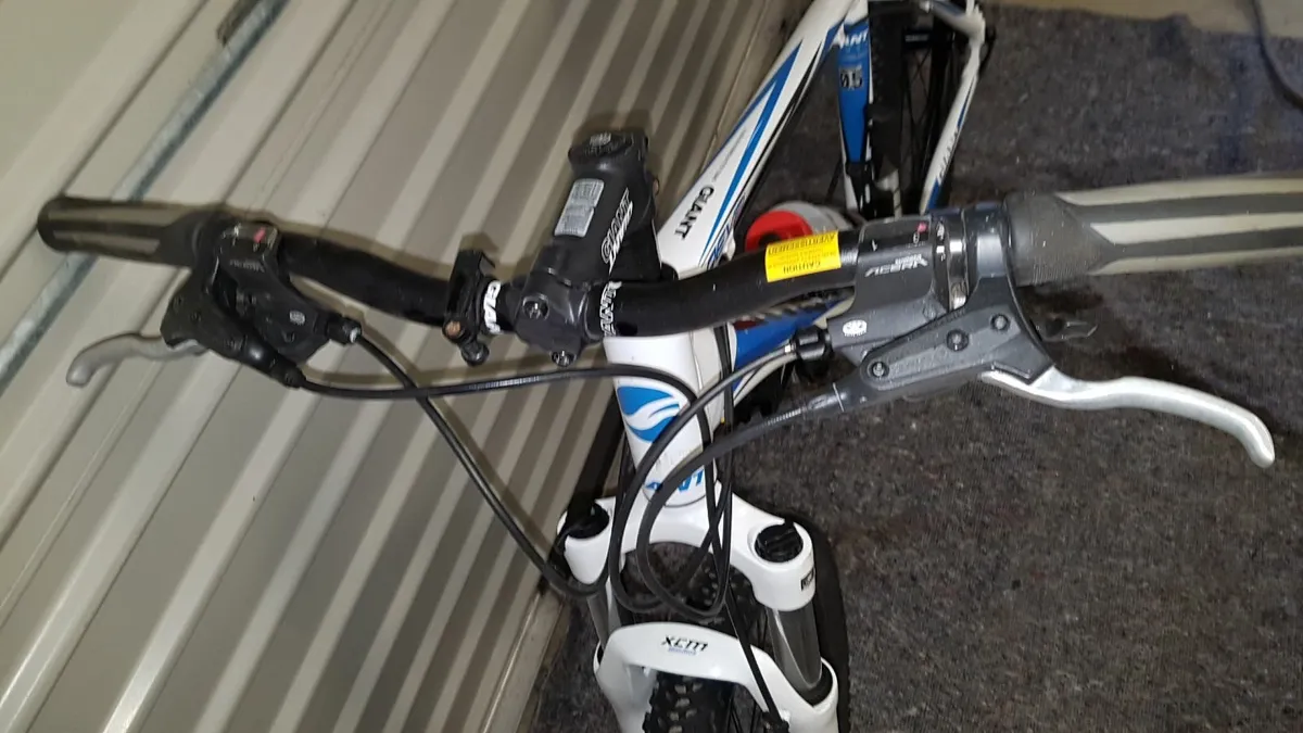 Giant Revel Mountan Bike - Image 2