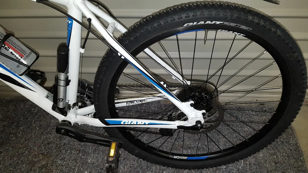 Giant Revel Mountan Bike - Image 4