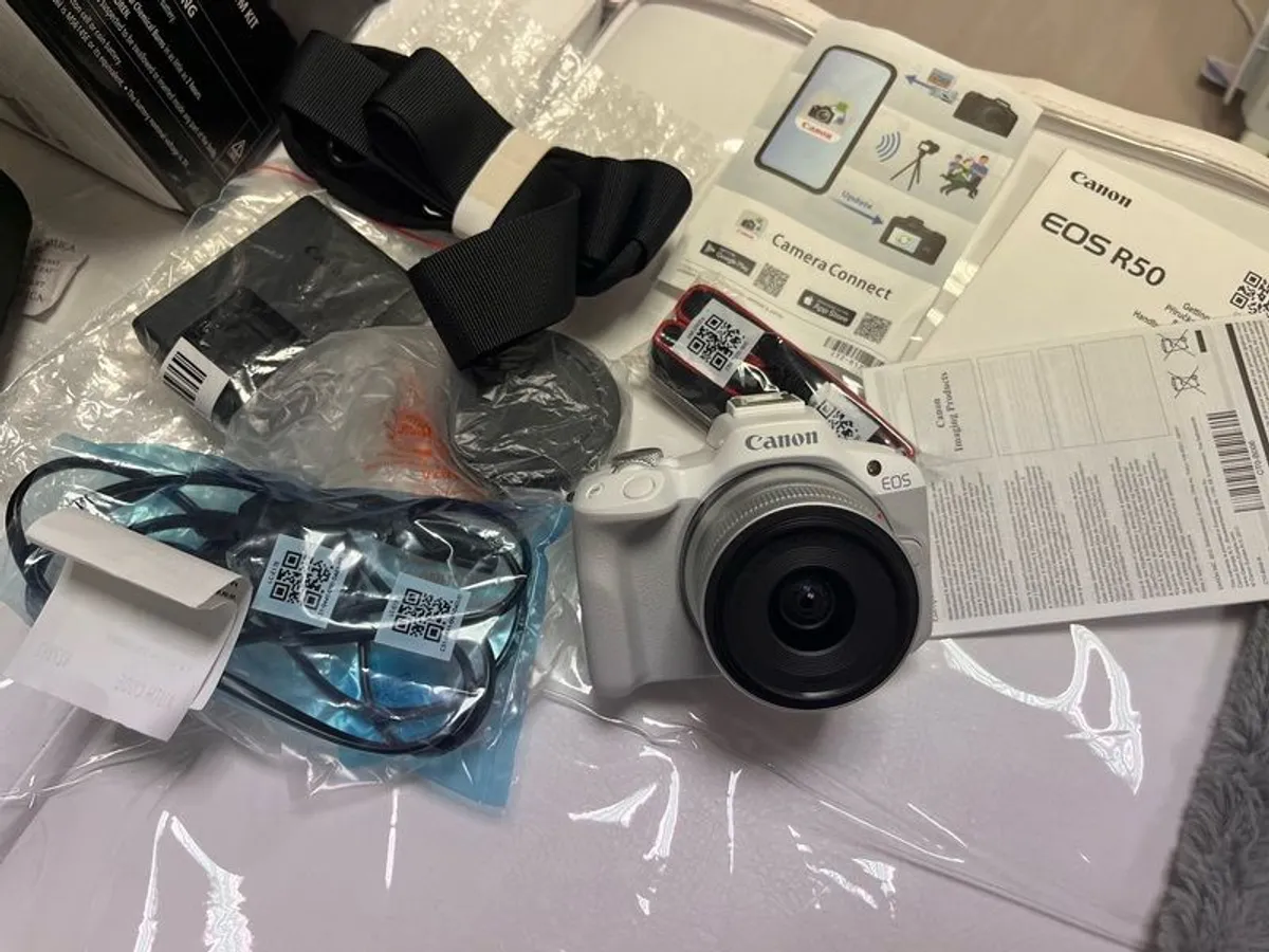Canon Eos R50 - Image 1