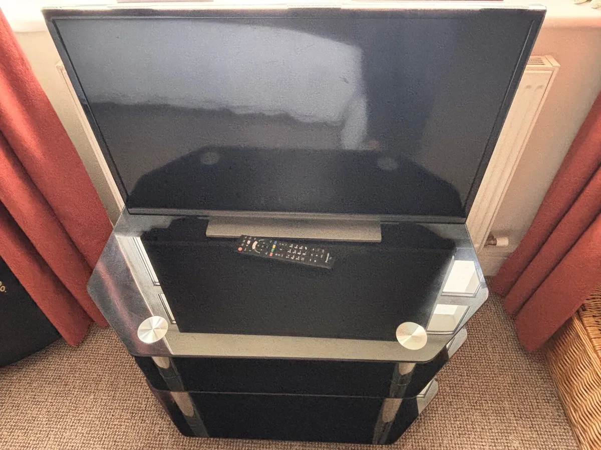 Smart LED TV Panasonic 32” - Image 3